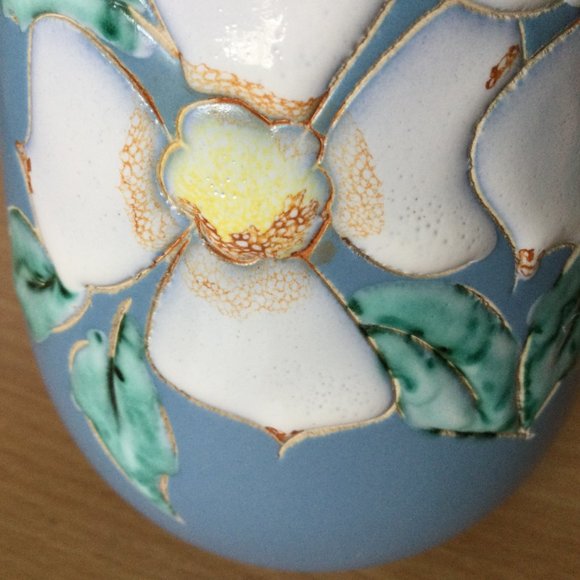 Handmade vase blue wit white flower dogwood - Picture 2 of 8